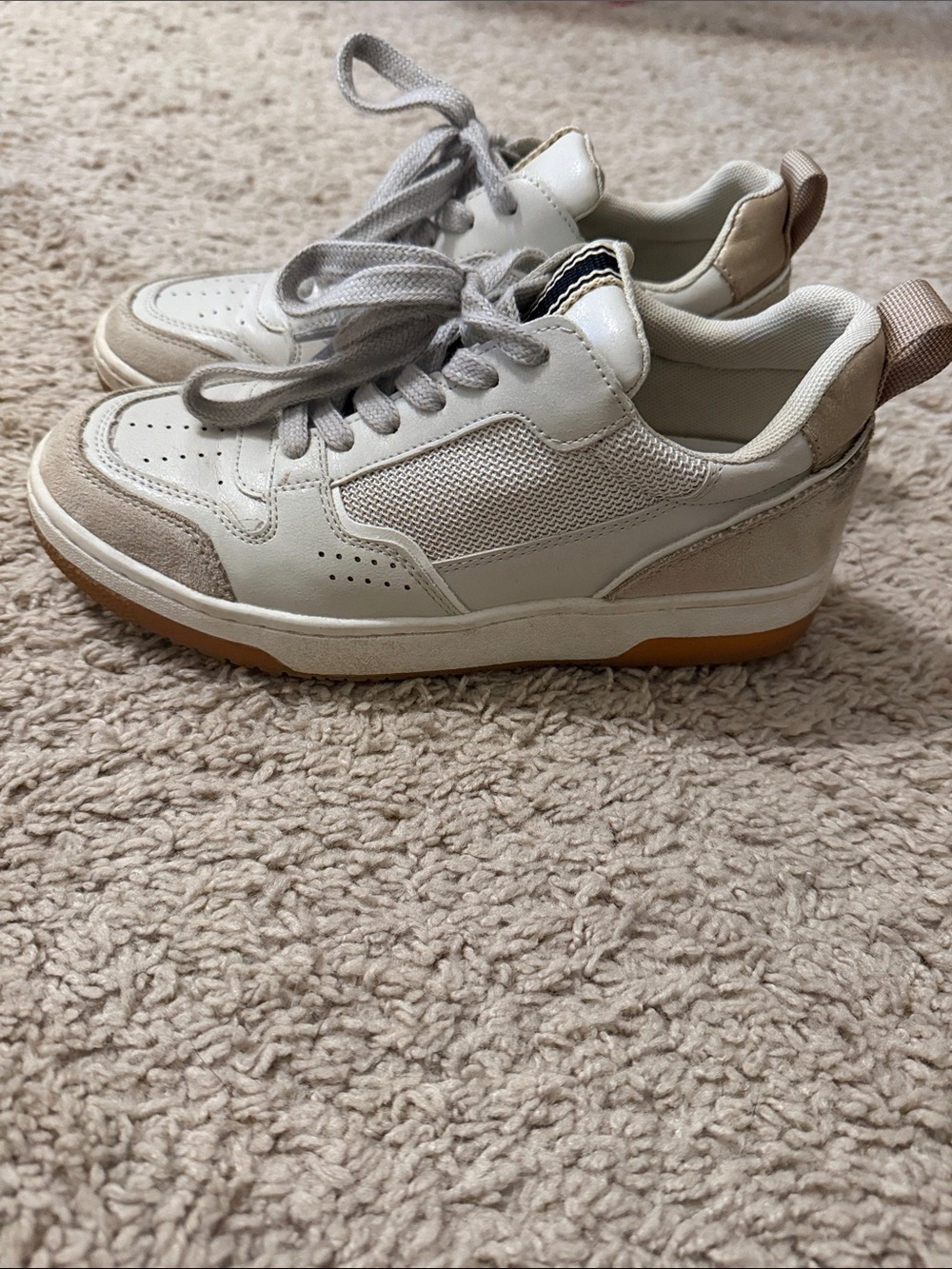 ShuShop White & Tan Low-Top Sneakers